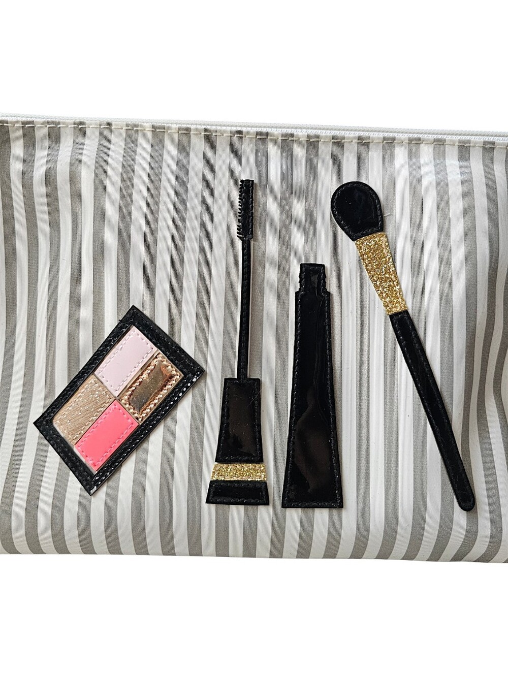 LOLO Cosmetic Bag with Makeup Appliqué - Large Capacity - Picture 5 of 12